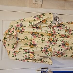 Woman's snap front robe